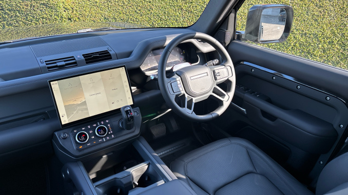 Land Rover Defender 3.0 D350 X-Dynamic HSE 110 5dr Auto Diesel Estate - Image 27